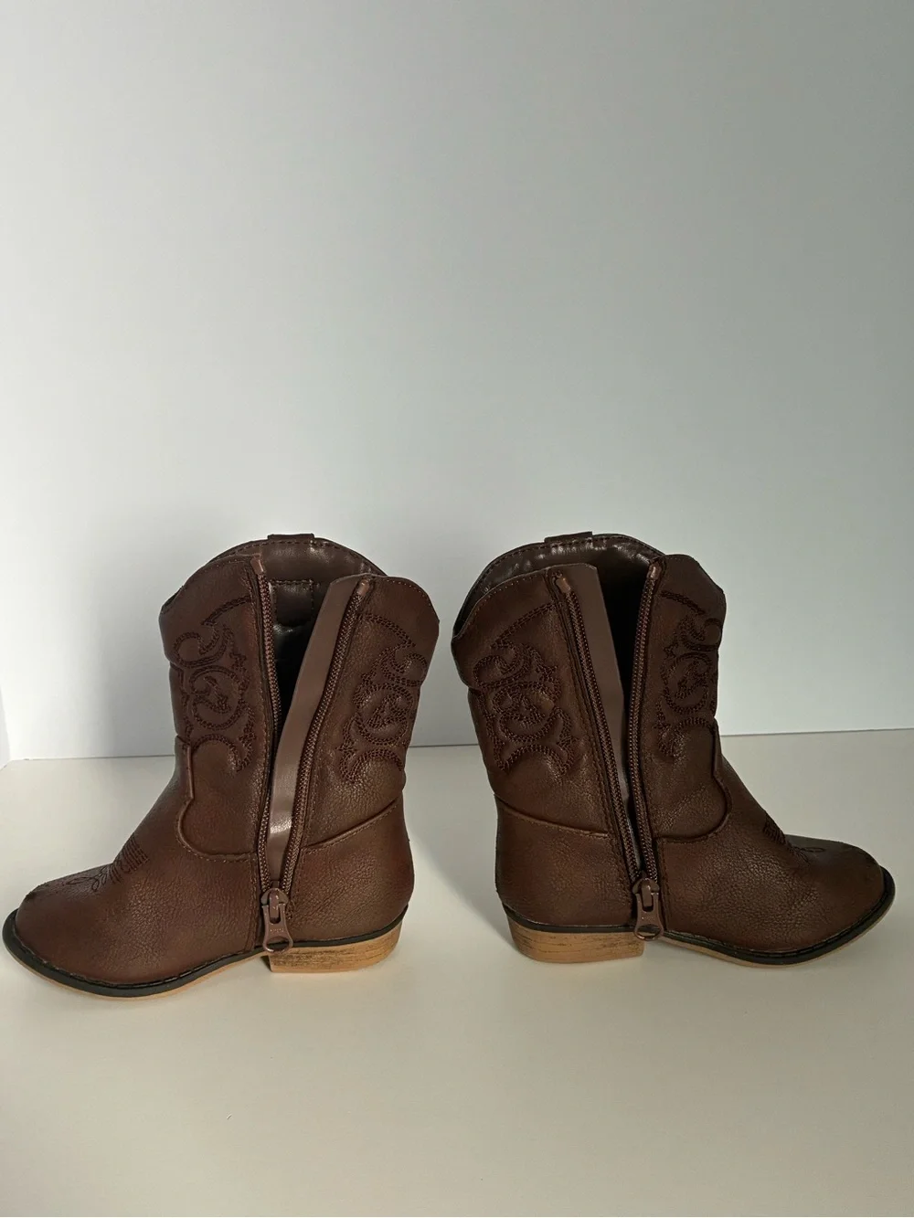 Cat & Jack Kids US 8 Brown Western Ankle Boots Round Toe Side Zip
